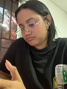 Snapshot of my_cam chatting on March 13, 2025, 8:43 pm my cam online show from March 13, 2025, 8:43 pm