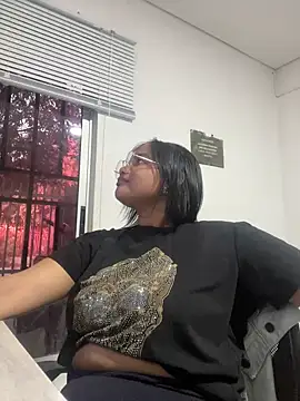 Snapshot of my_cam chatting on March 21, 2025, 10:06 pm my cam online show from March 21, 2025, 10:06 pm