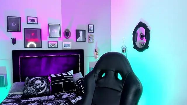 IsisRaichuu  online show from September 24, 2025, 8:23 pm