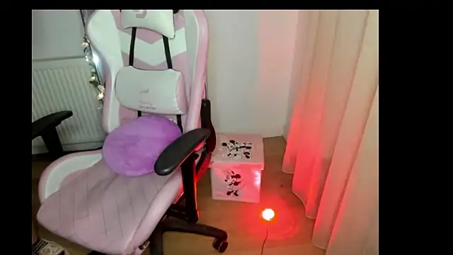 Snapshot of LadyLyanna chatting on March 6, 2025, 12:32 am LadyLyanna online show from March 6, 2025, 12:32 am