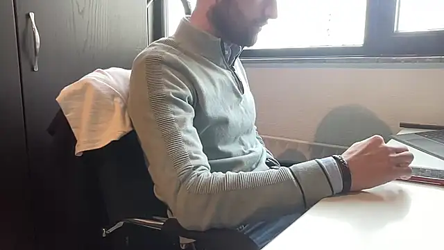 Snapshot of bullyboyy chatting on February 9, 2026, 10:41 am bullyboyy online show from February 9, 2026, 10:41 am