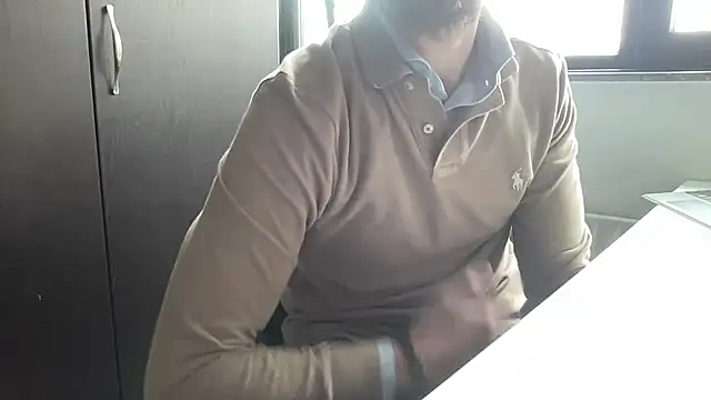 Snapshot of bullyboyy chatting on February 19, 2026, 12:01 pm bullyboyy online show from February 19, 2026, 12:01 pm