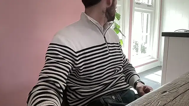 Snapshot of bullyboyy chatting on April 3, 2026, 12:14 pm bullyboyy online show from April 3, 2026, 12:14 pm