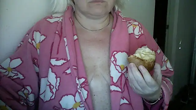 Mayya4321 online show from November 7, 2025, 1:22 pm