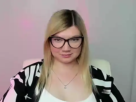 Lola moree online show from September 21, 2025, 11:34 am