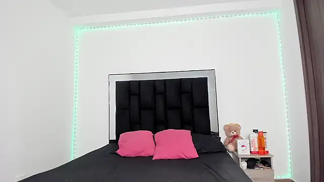 Snapshot of victoriacolin chatting on February 28, 2025, 12:31 pm victoriacolin online show from February 28, 2025, 12:31 pm