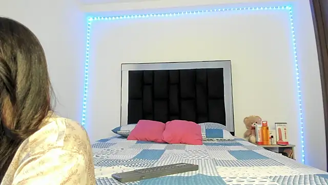 Snapshot of victoriacolin chatting on March 22, 2025, 10:26 pm victoriacolin online show from March 22, 2025, 10:26 pm