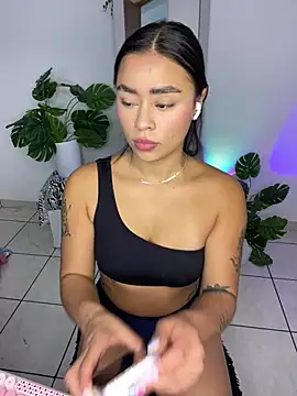Snapshot of meli_ortiz_ chatting on April 29, 2026, 2:21 pm meli ortiz online show from April 29, 2026, 2:21 pm
