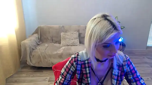 SexyBeatriice online show from April 19, 2026, 6:13 am