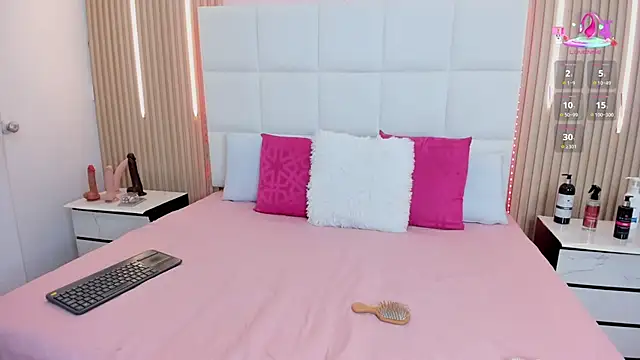 Mia greco  online show from October 17, 2025, 8:11 pm