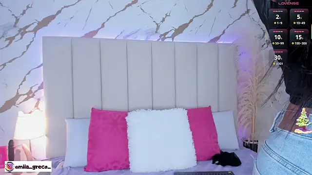 Mia greco  online show from November 12, 2025, 8:19 pm