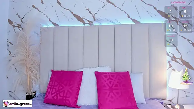 Mia greco  online show from November 13, 2025, 8:08 pm