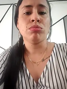 kamila lovee online show from February 7, 2025, 6:24 pm