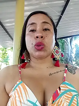 kamila lovee online show from October 13, 2025, 7:14 pm