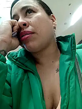 kamila lovee online show from November 18, 2025, 7:40 pm