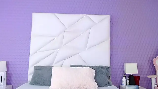 BrielaDiCaprio online show from February 7, 2025, 7:38 pm