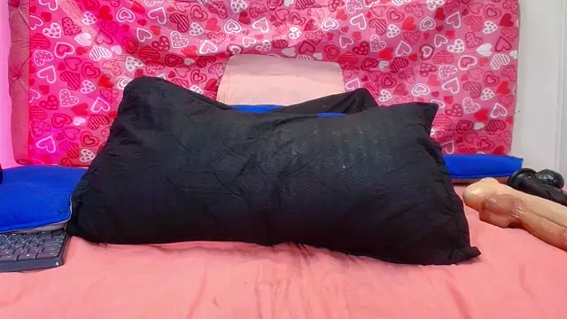 Snapshot of sharlott_miller chatting on February 14, 2025, 6:08 pm sharlott miller online show from February 14, 2025, 6:08 pm