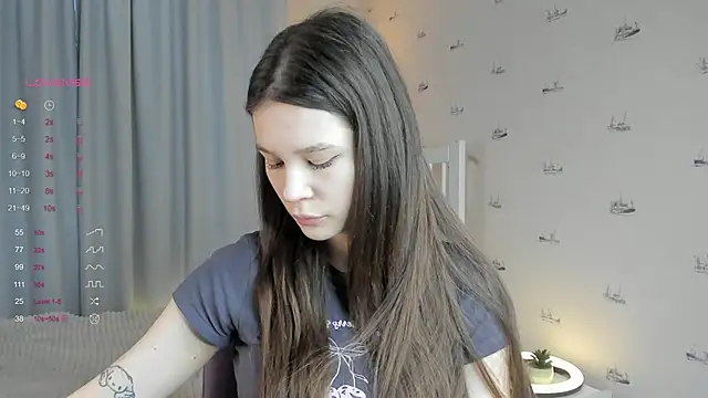 OdetteAven online show from February 18, 2025, 6:26 am