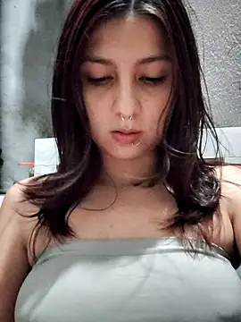 Maiden-Hot online show from May 19, 2026, 3:57 am