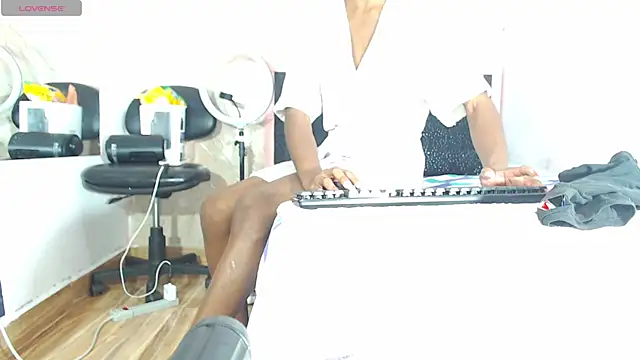 Snapshot of k_stormi_ chatting on December 20, 2025, 1:02 am k stormi online show from December 20, 2025, 1:02 am