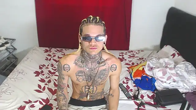 hot man05 online show from February 3, 2025, 3:17 pm