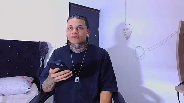 hot man05 online show from November 14, 2025, 5:39 am