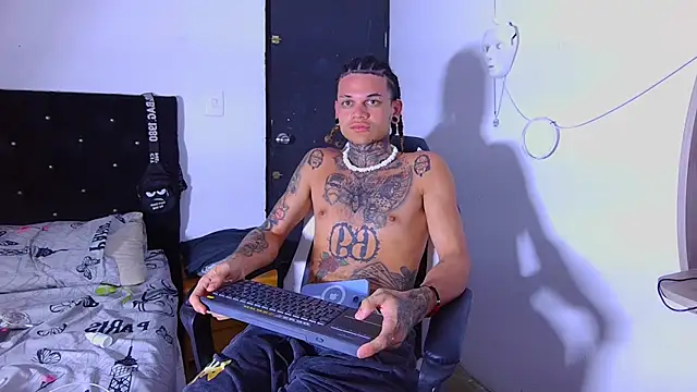 hot man05 online show from January 14, 2026, 4:07 am