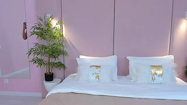 JaniceCollins online show from December 5, 2025, 2:20 am