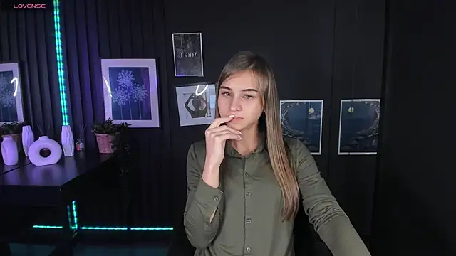 Snapshot of CharmBianca chatting on February 8, 2025, 4:25 pm CharmBianca online show from February 8, 2025, 4:25 pm