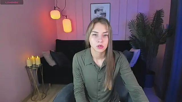 Snapshot of CharmBianca chatting on February 20, 2025, 5:23 am CharmBianca online show from February 20, 2025, 5:23 am