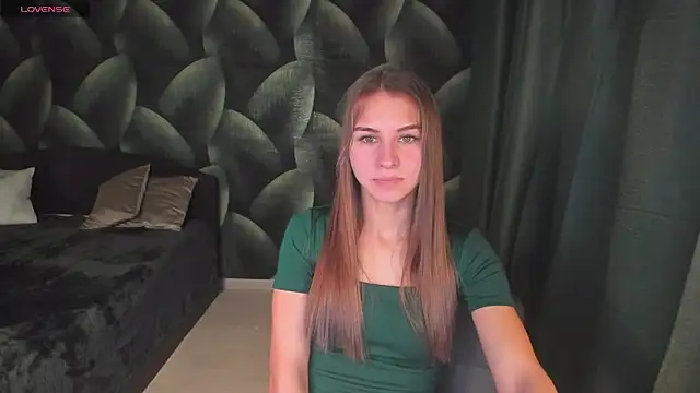 Snapshot of CharmBianca chatting on March 13, 2025, 4:45 pm CharmBianca online show from March 13, 2025, 4:45 pm