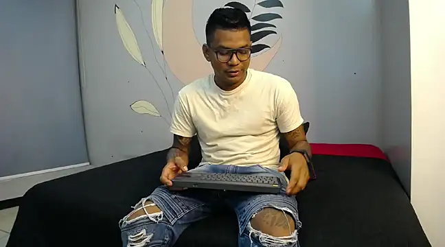 Saipadpuer30 online show from February 8, 2025, 3:30 am