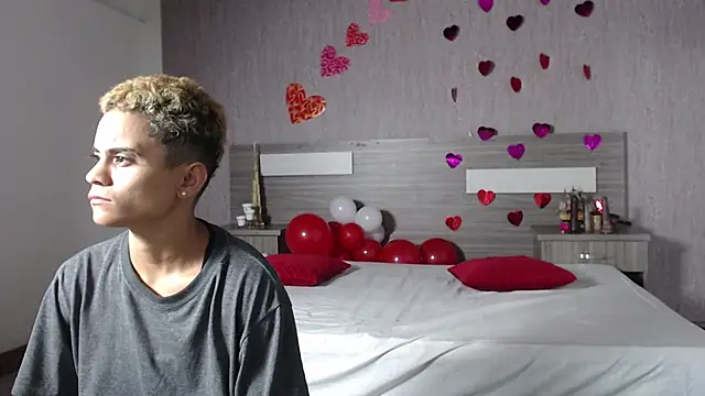 Liiamthompson online show from February 16, 2025, 4:53 am