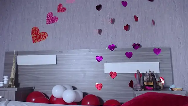 Liiamthompson online show from February 17, 2025, 11:02 am