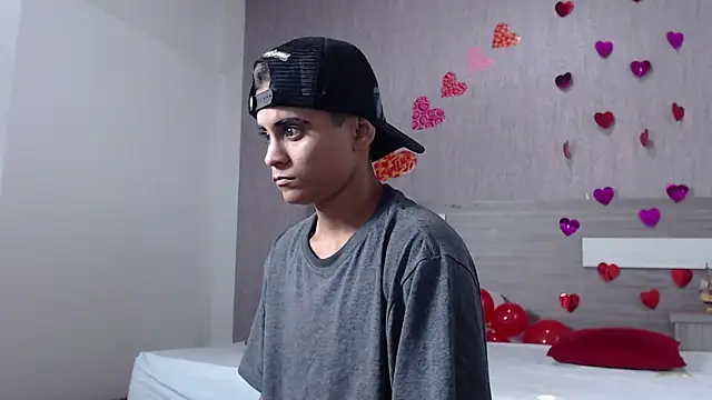 Liiamthompson online show from February 17, 2025, 5:10 pm