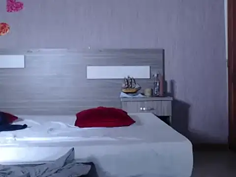 Liiamthompson online show from February 20, 2025, 8:47 pm