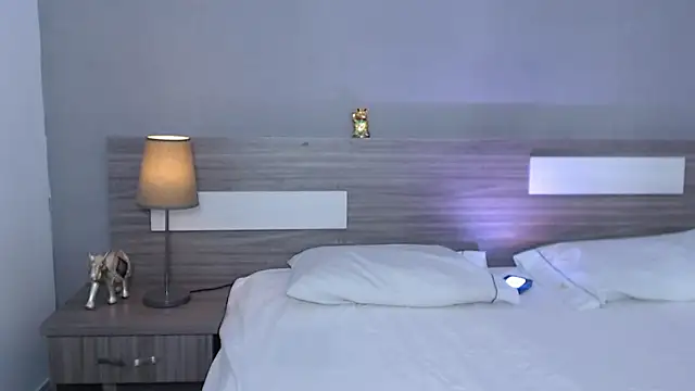 Liiamthompson online show from September 28, 2025, 9:25 am