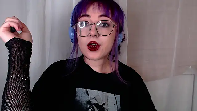 Snapshot of purplewitch chatting on February 3, 2026, 12:20 am purplewitch online show from February 3, 2026, 12:20 am