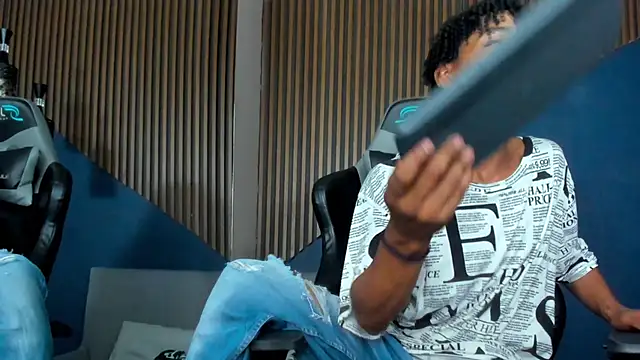 Snapshot of ErickCarmack chatting on February 1, 2025, 4:35 am ErickCarmack online show from February 1, 2025, 4:35 am