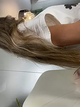 Anya-Ray online show from February 5, 2025, 1:00 pm