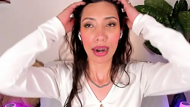 Miss veronicaa2 online show from May 11, 2026, 1:28 pm