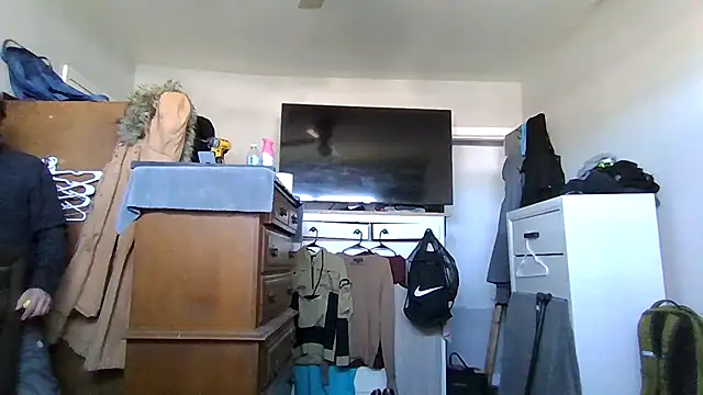 cruz815 online show from April 8, 2026, 8:20 pm