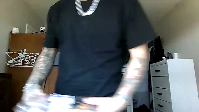 cruz815 online show from April 12, 2026, 2:11 pm