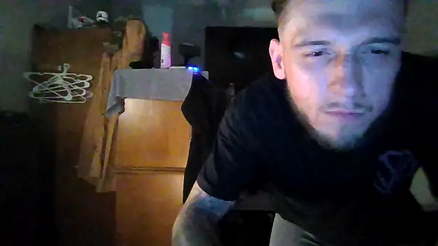 cruz815 online show from April 17, 2026, 8:28 am