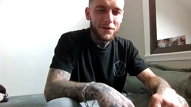 cruz815 online show from April 22, 2026, 4:41 pm