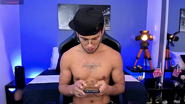 Max Conor1 online show from May 1, 2026, 3:11 am