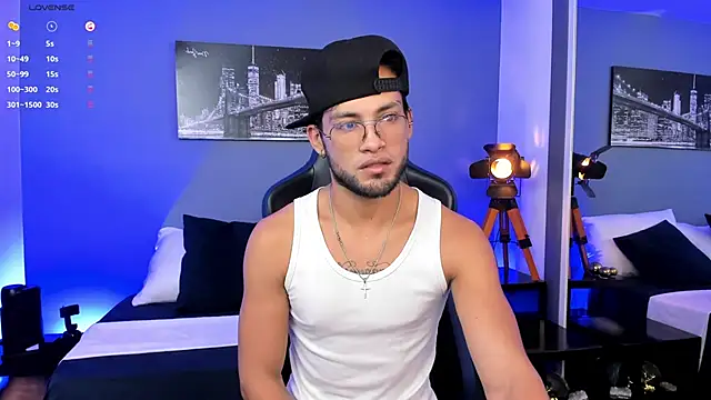 Max Conor1 online show from May 13, 2026, 11:29 am