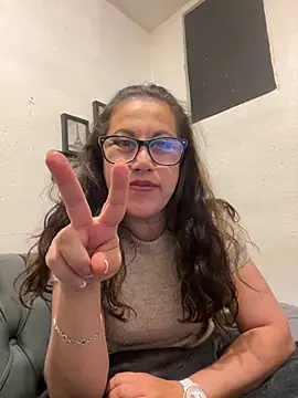 MirandaLatinaLovely online show from December 21, 2025, 4:30 am