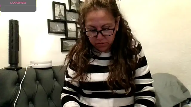 MirandaLatinaLovely online show from March 18, 2026, 6:00 pm