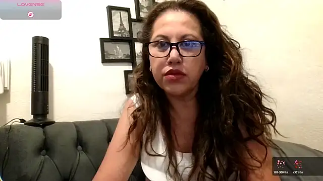 MirandaLatinaLovely online show from April 11, 2026, 4:55 pm